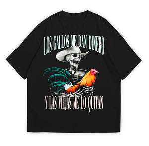 Los gallos me dan plata, las viejas me lo quitan