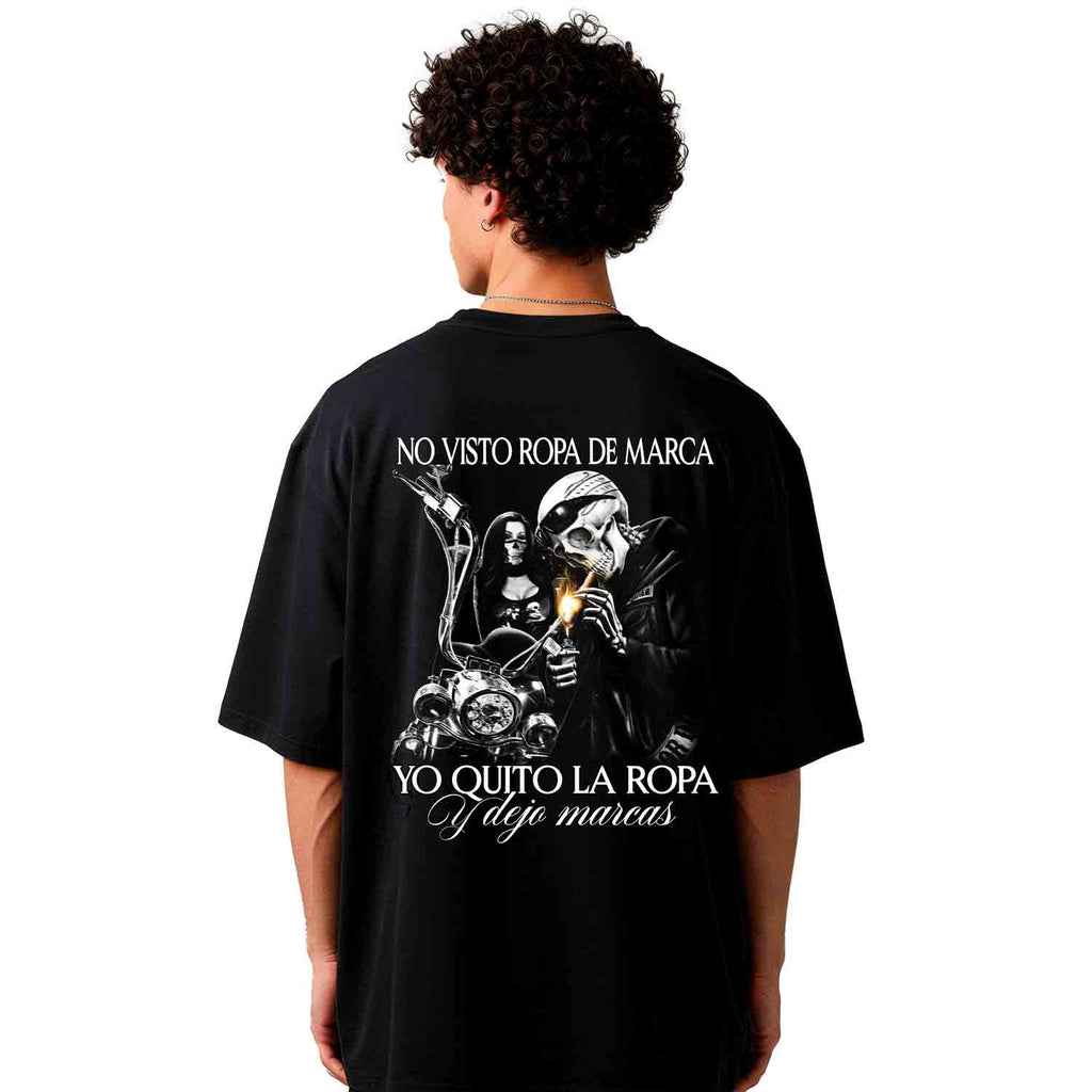 No visto ropa de marca. Yo quito la ropa y dejo marcas.